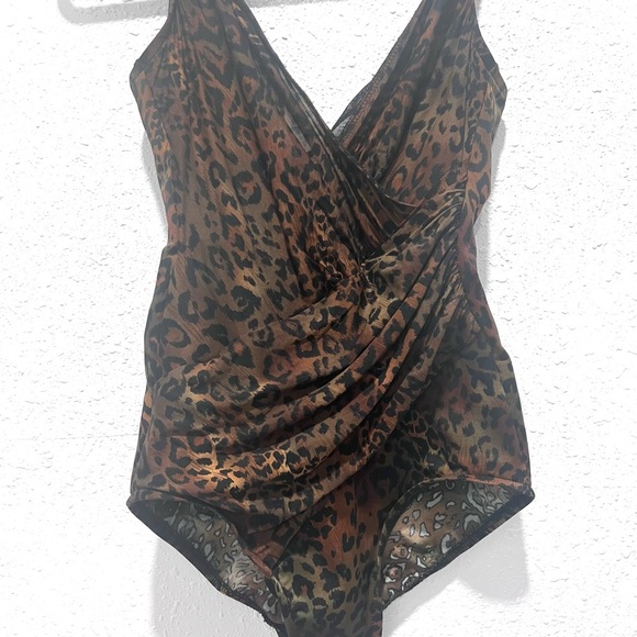 Miracle suit one piece twist front animal print 10 - Picture 10 of 10
